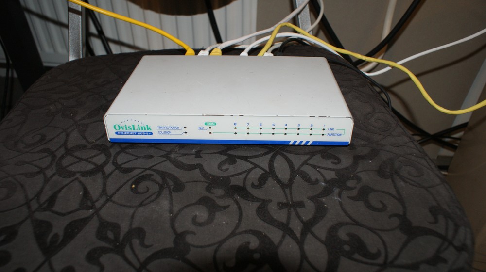 Router voor het netwerk. Helaas liep het niet syncroon dus echt veel meerwaarde had het niet.